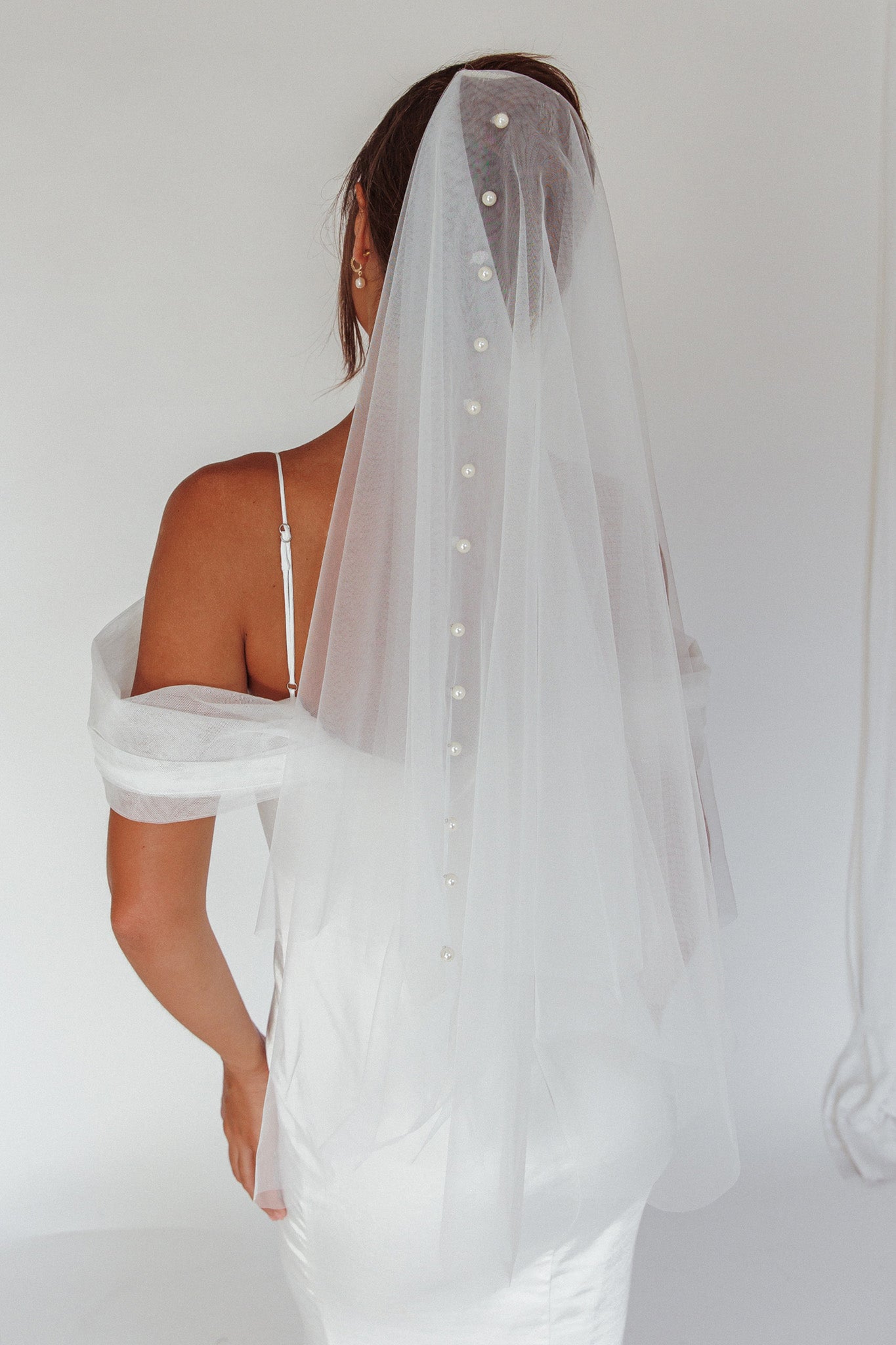 Marina Pearl Accent Veil White by Selfie Leslie