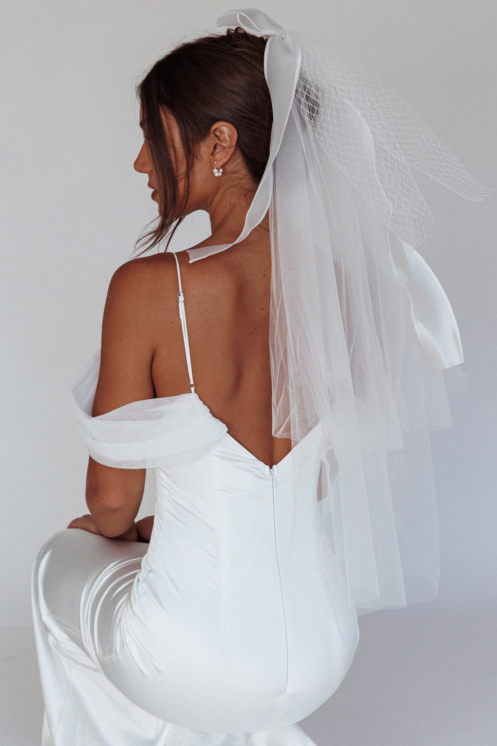 Evelyn Bow & Fishnet Bridal Veil White by Selfie Leslie