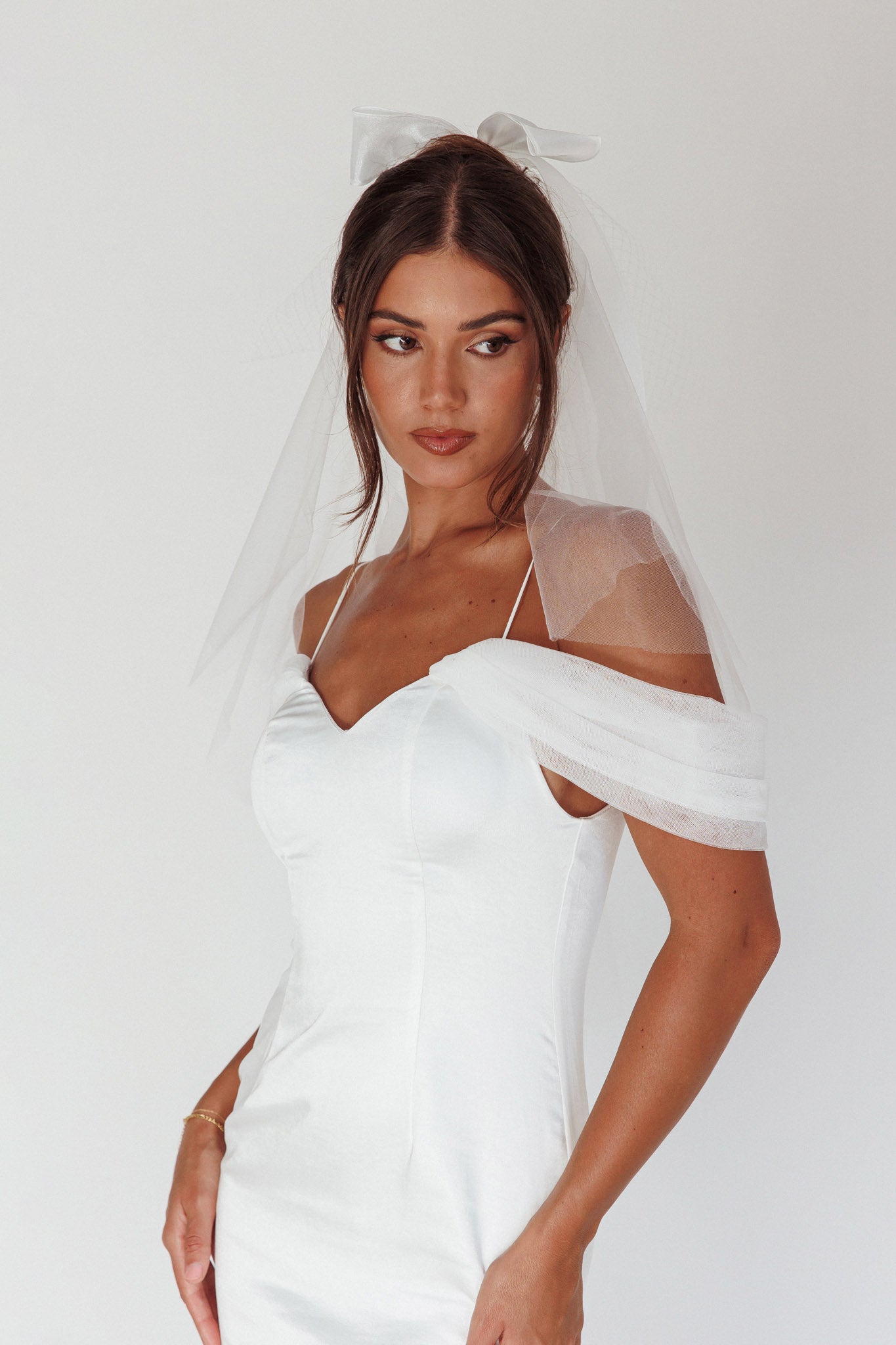 Evelyn Bow & Fishnet Bridal Veil White by Selfie Leslie