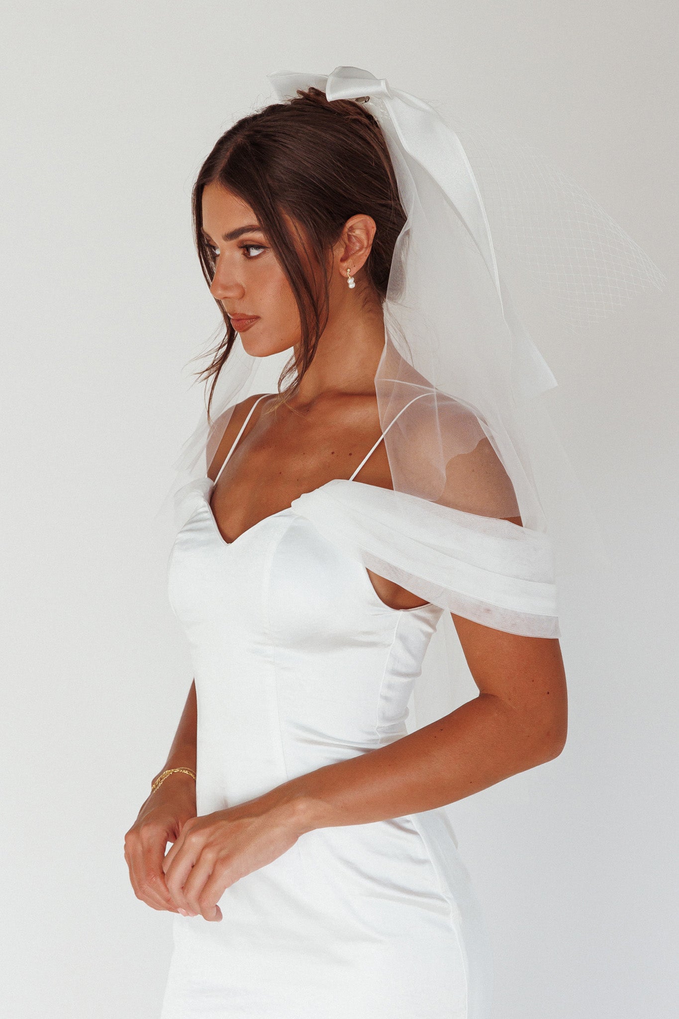Evelyn Bow & Fishnet Bridal Veil White by Selfie Leslie