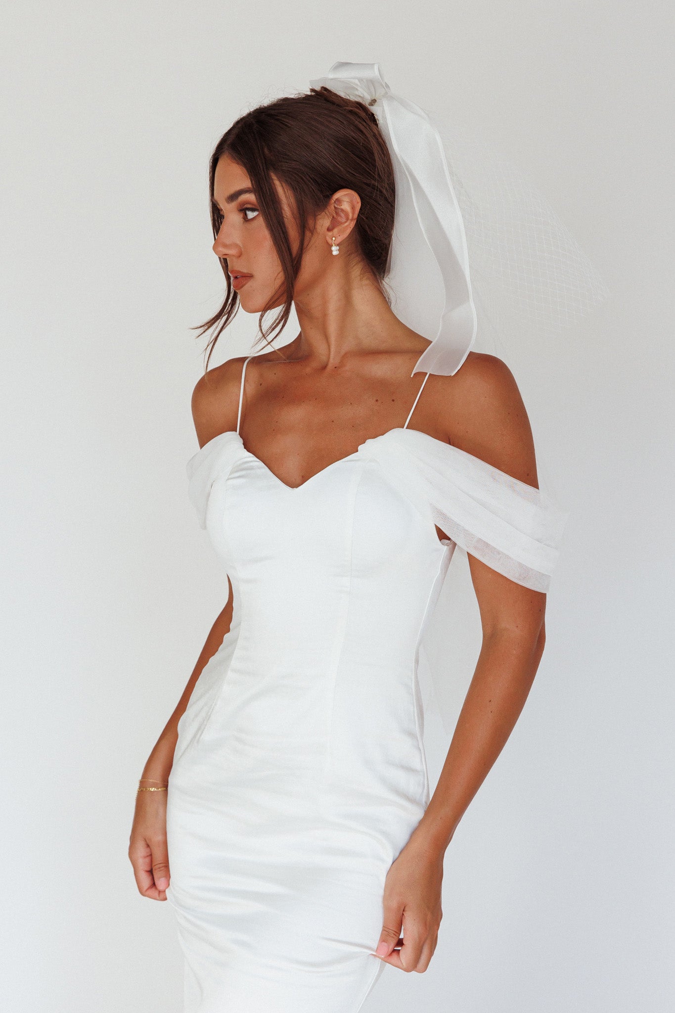 Evelyn Bow & Fishnet Bridal Veil White by Selfie Leslie