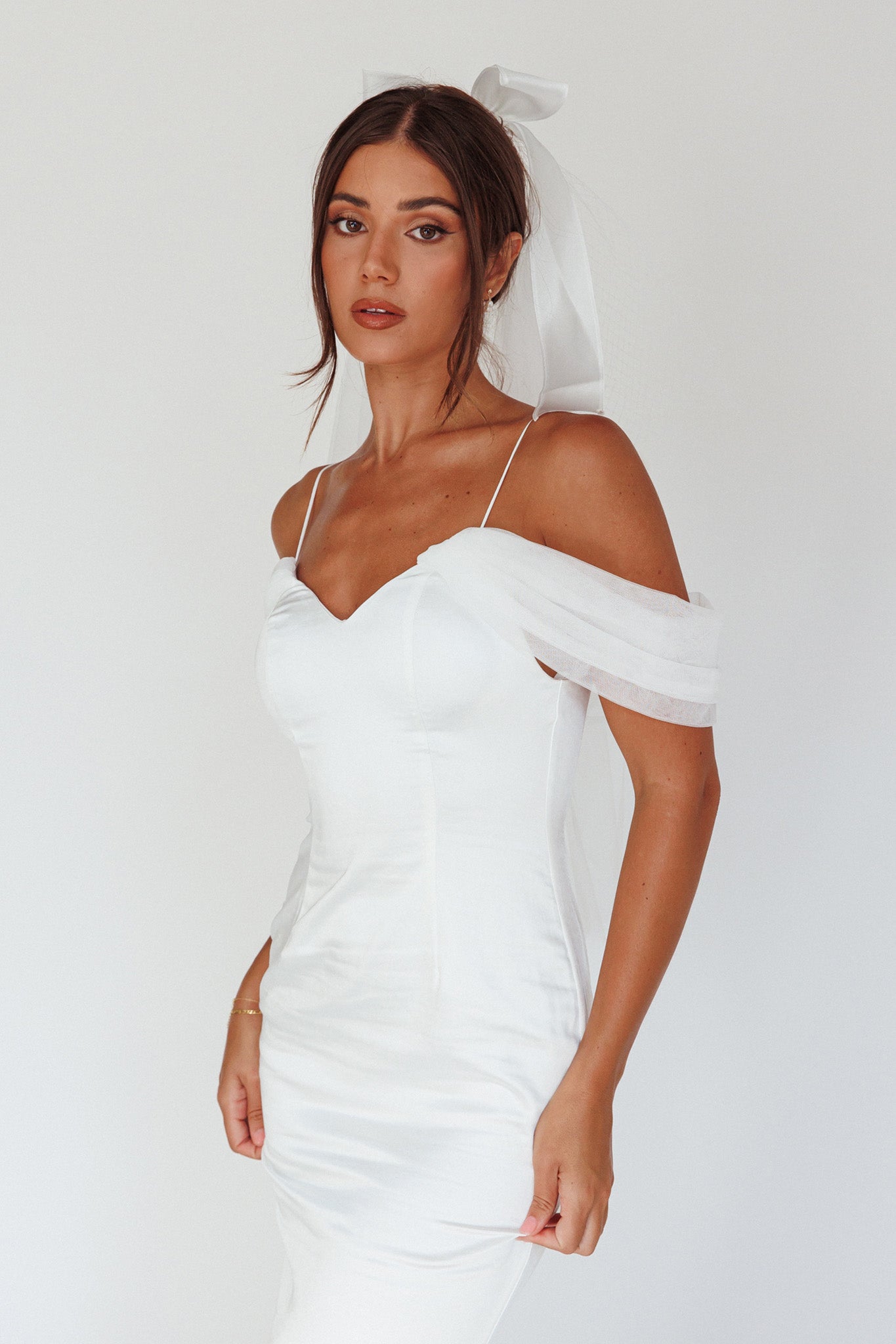 Evelyn Bow & Fishnet Bridal Veil White by Selfie Leslie