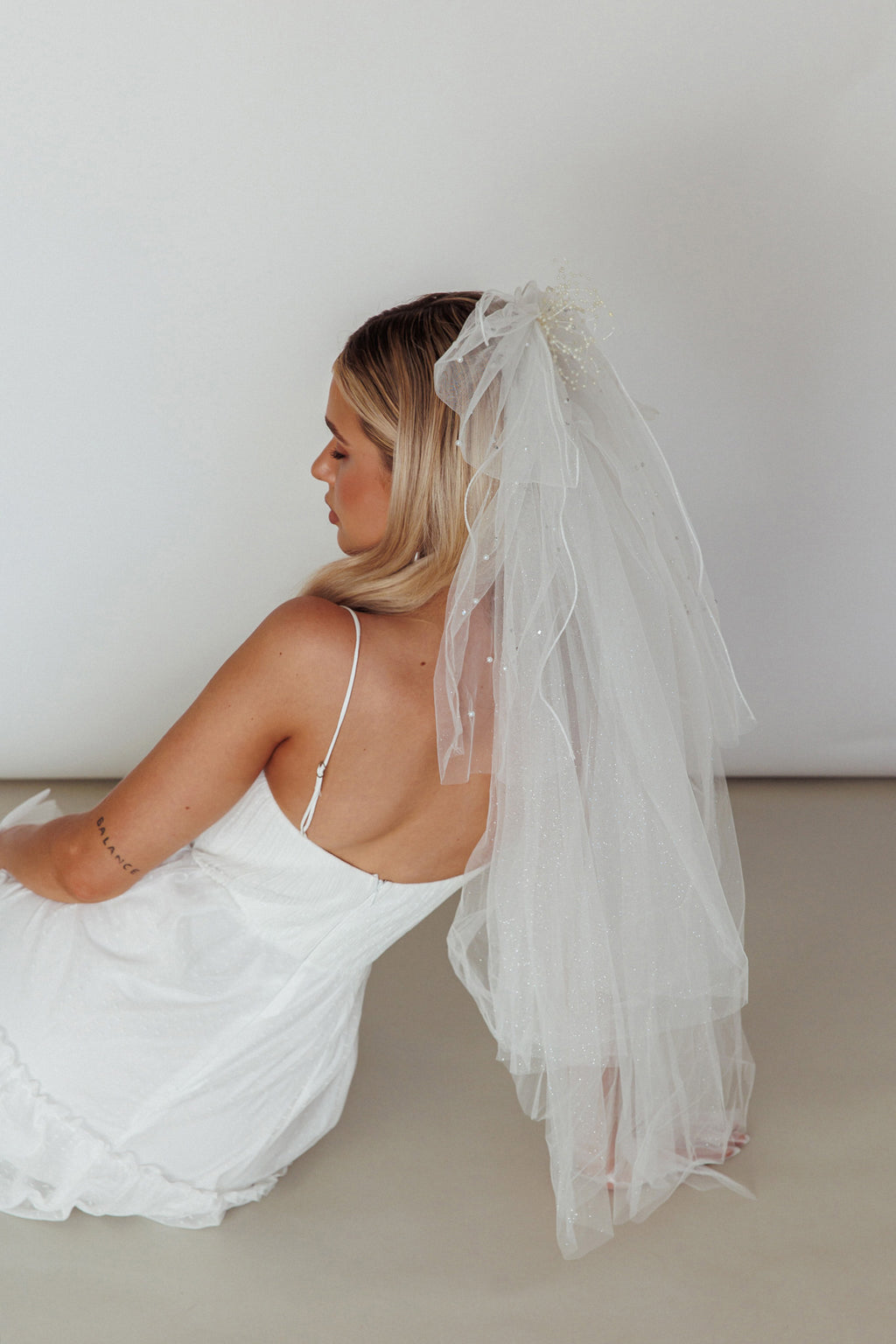 Isa Glitter & Pearl Veil White by Selfie Leslie