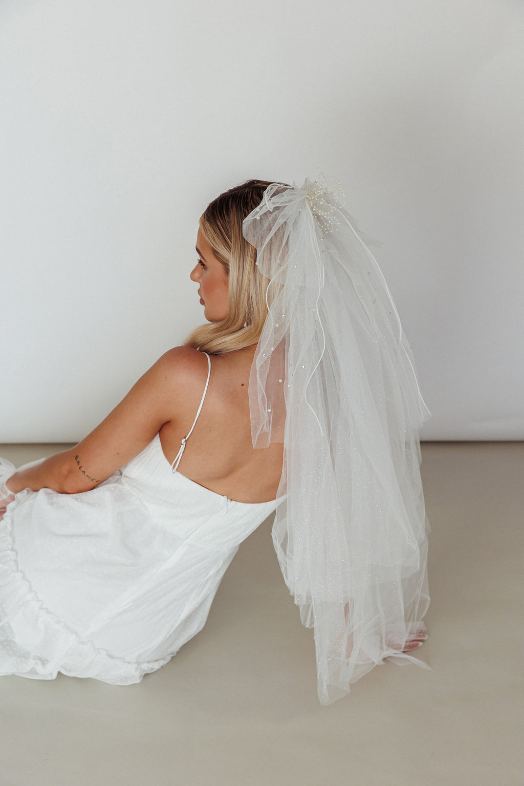 Isa Glitter & Pearl Veil White by Selfie Leslie