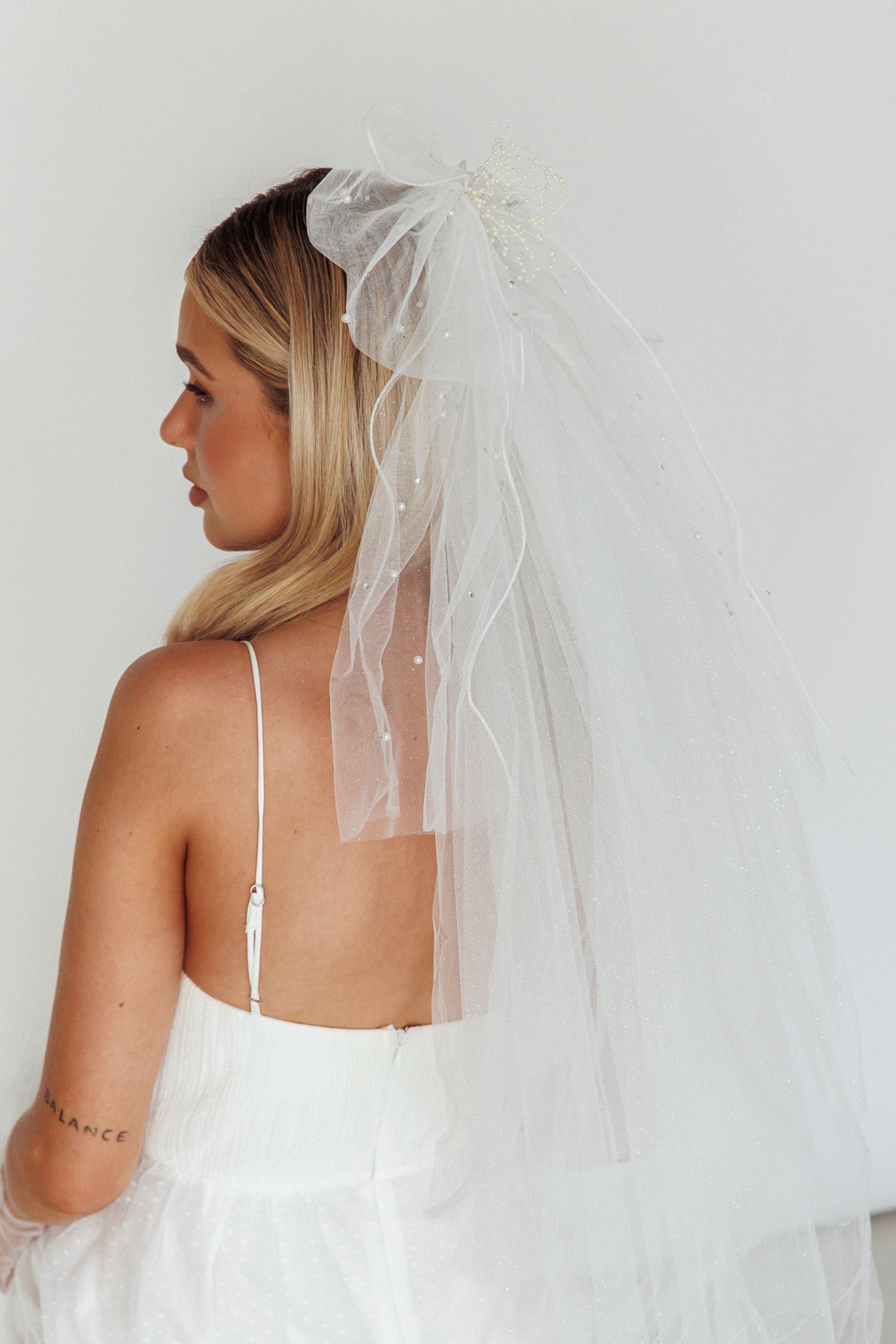Isa Glitter & Pearl Veil White by Selfie Leslie
