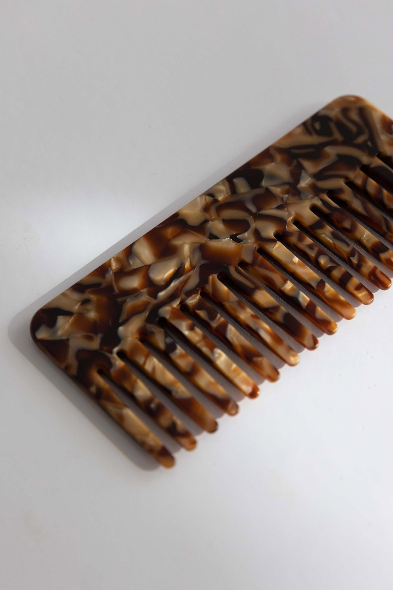 Hadley Marbled Comb Brown by Selfie Leslie