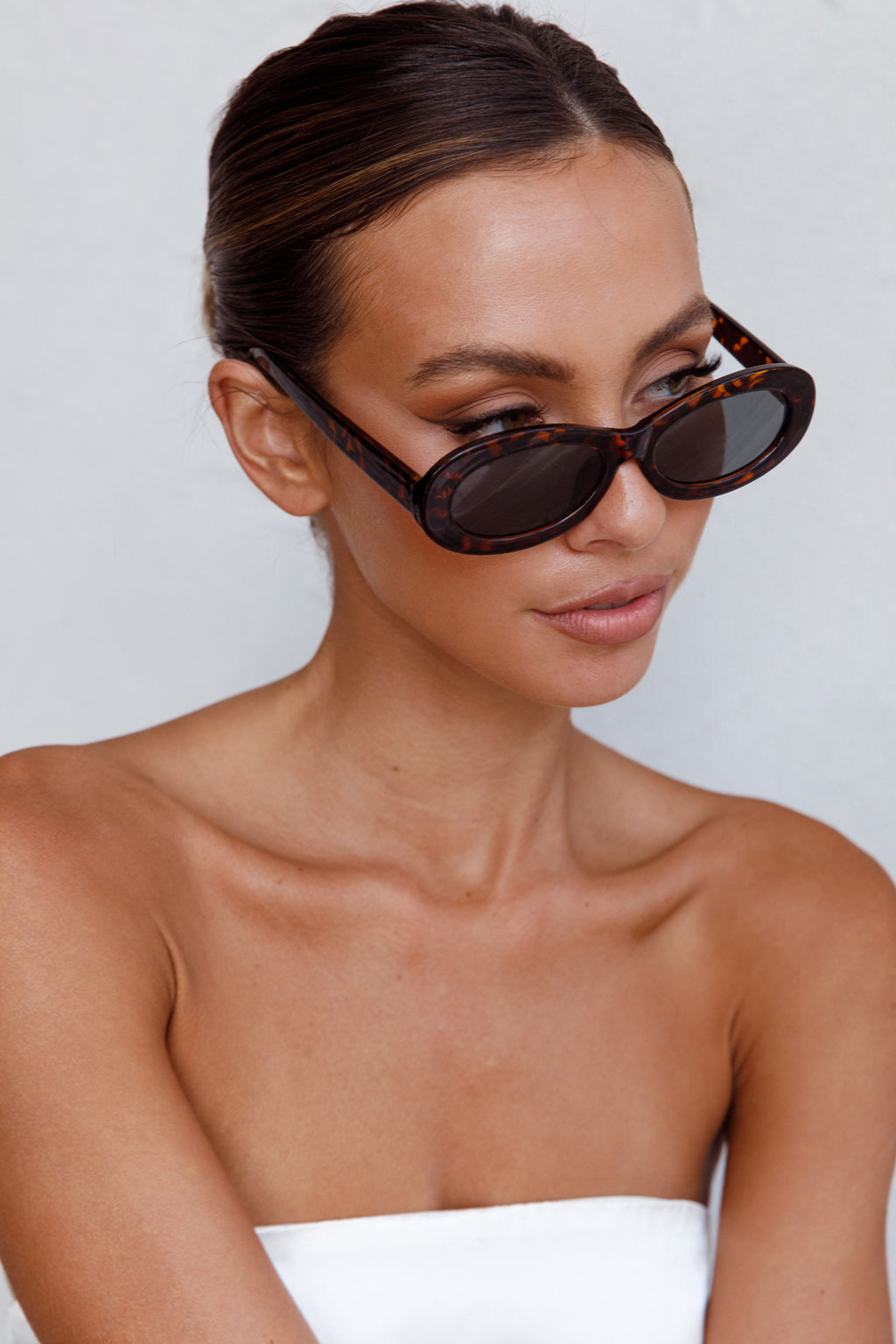Riptide Oval Sunglasses Tort by Selfie Leslie