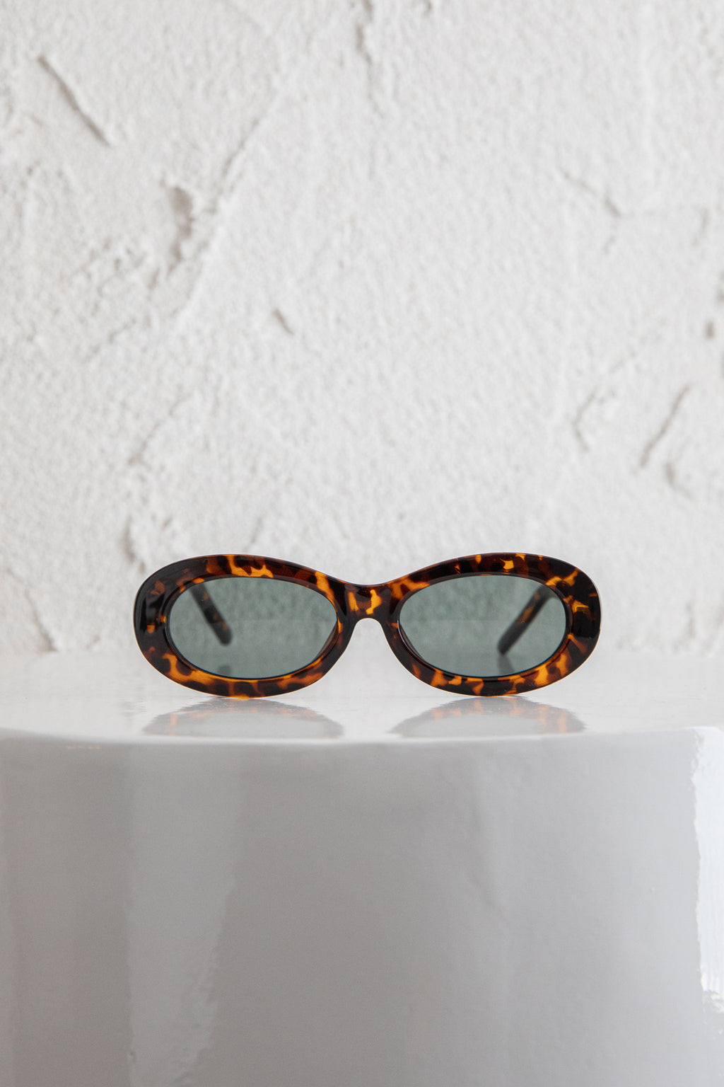 Riptide Oval Sunglasses Tort by Selfie Leslie