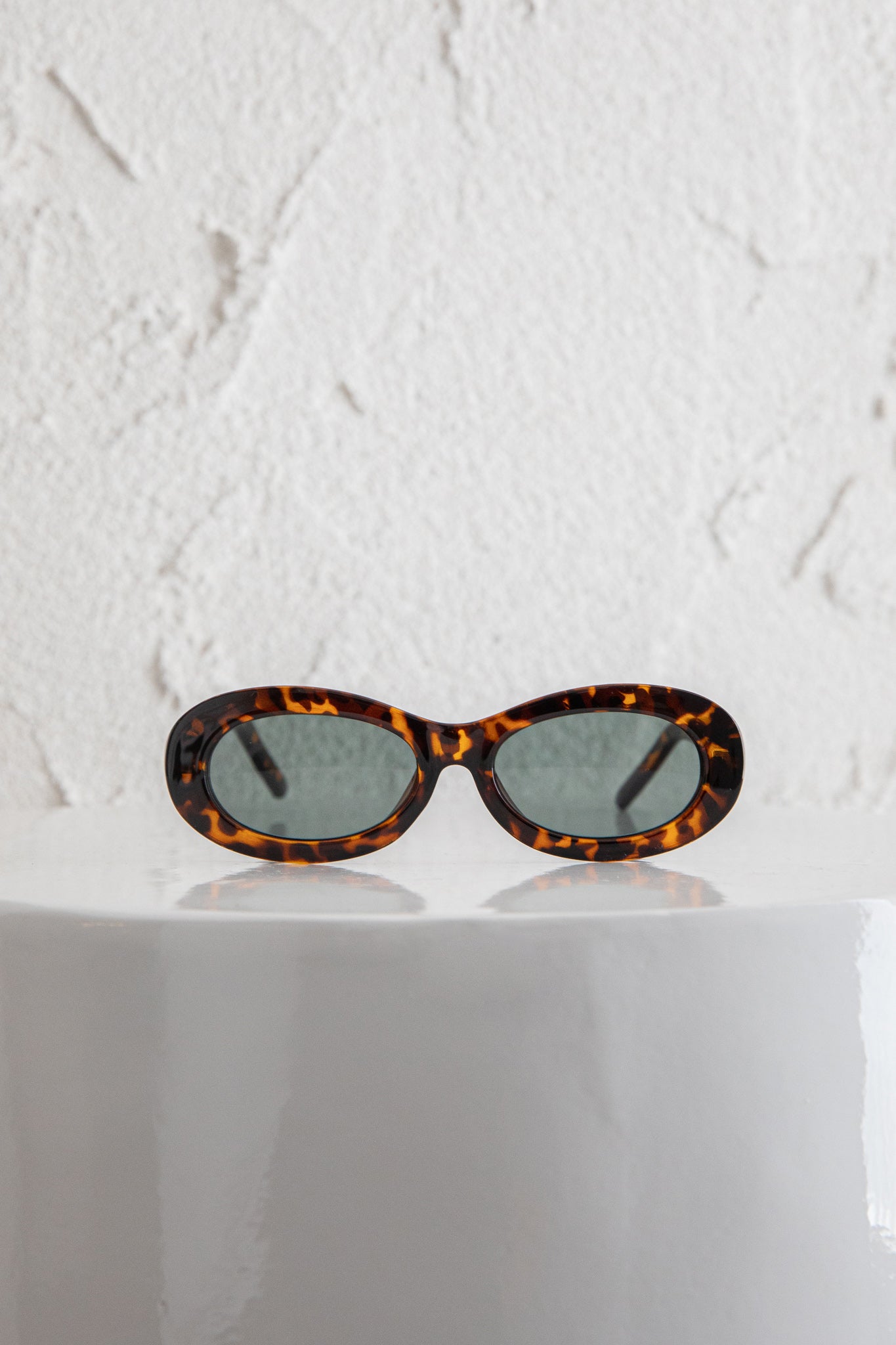 Riptide Oval Sunglasses Tort by Selfie Leslie