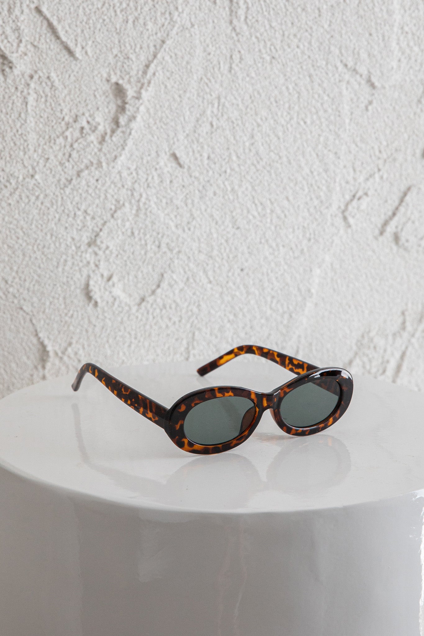 Riptide Oval Sunglasses Tort by Selfie Leslie