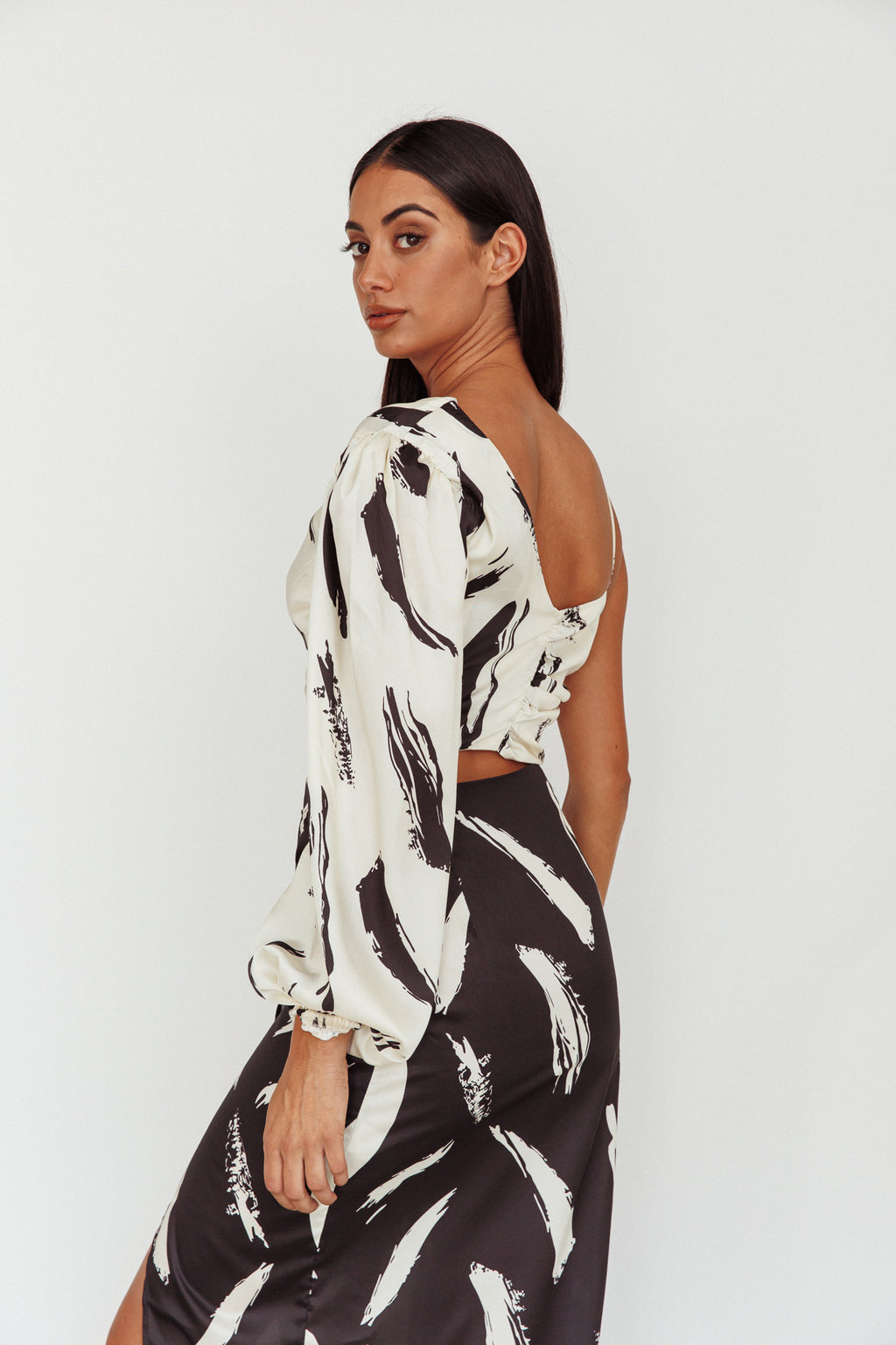 Amina Twist Bust Crop Top Printed Off White by Selfie Leslie