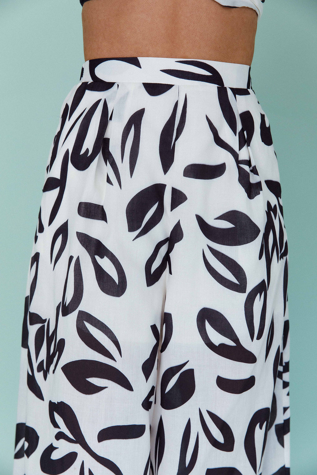 Randi Wide Leg Pants Leaf Print Black by Selfie Leslie