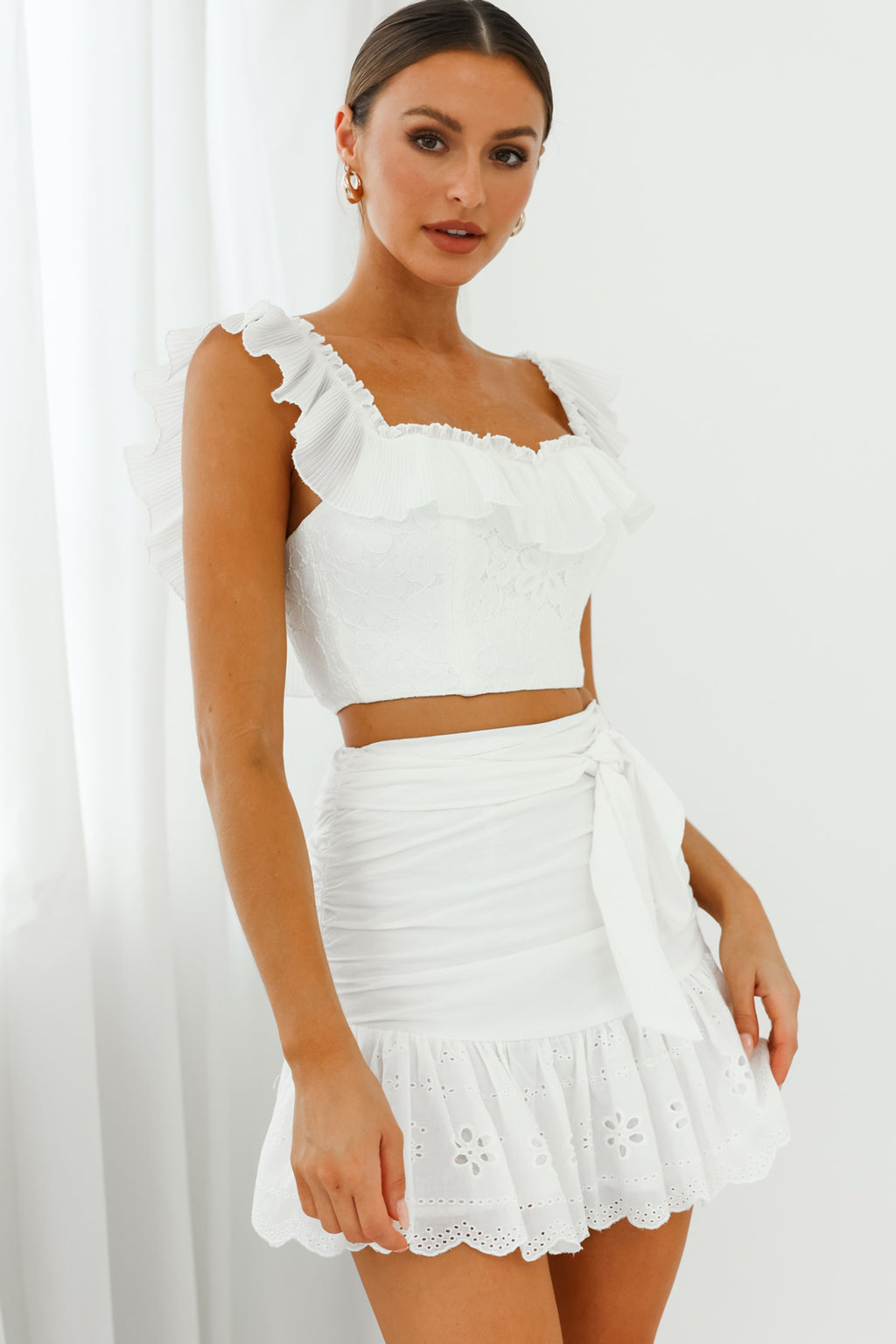 Dreamy On Or Off-Shoulder Frill Crop Top White by Selfie Leslie