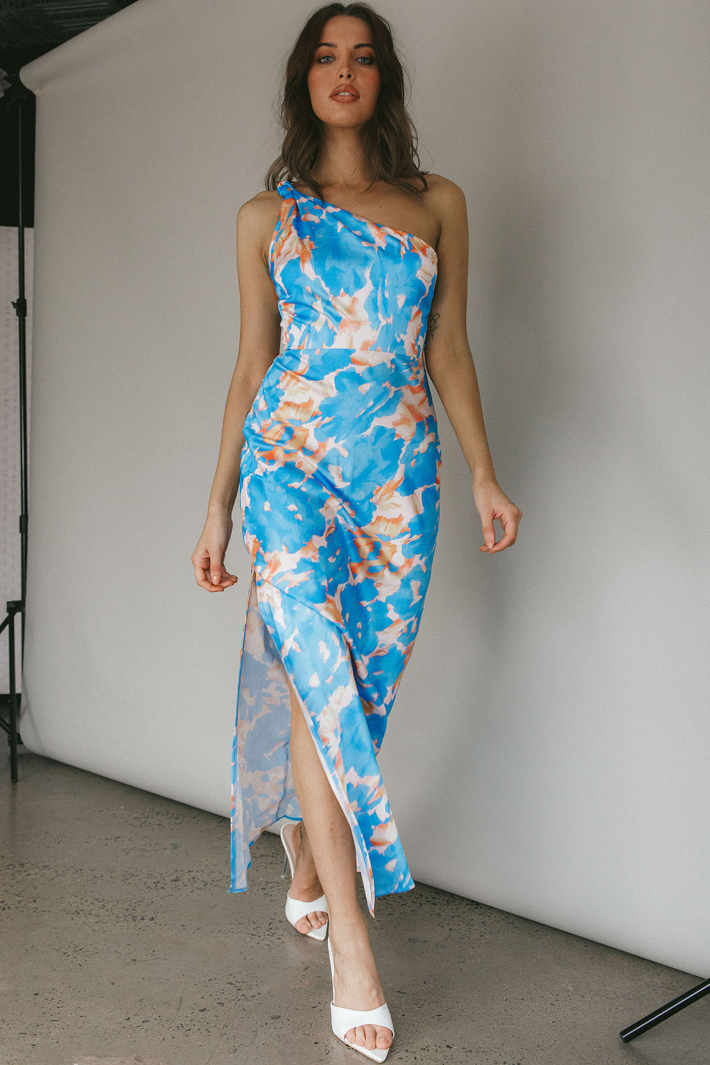 Portland One-Shoulder Maxi Dress Floral Blue by Selfie Leslie