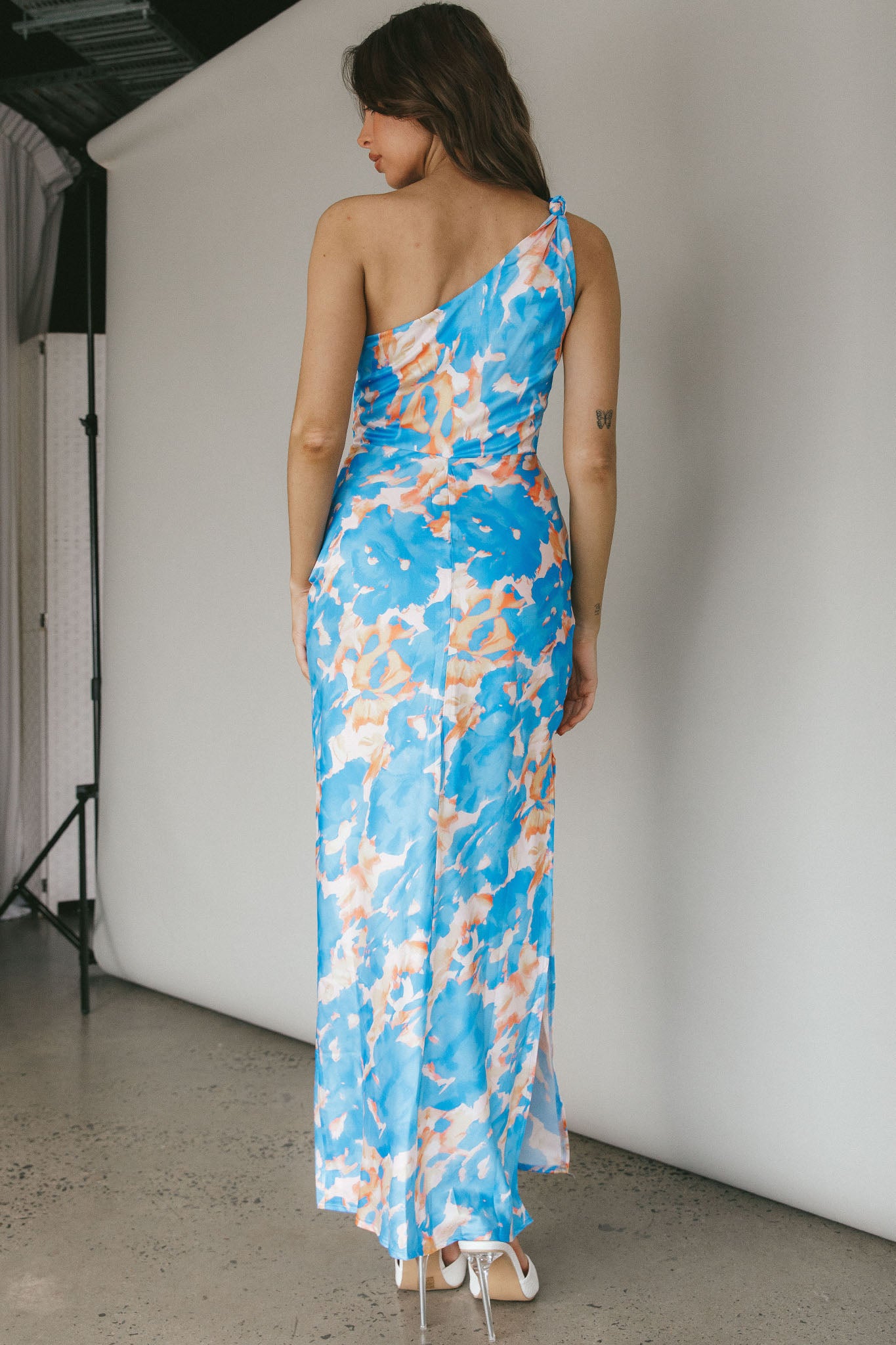 Portland One-Shoulder Maxi Dress Floral Blue by Selfie Leslie