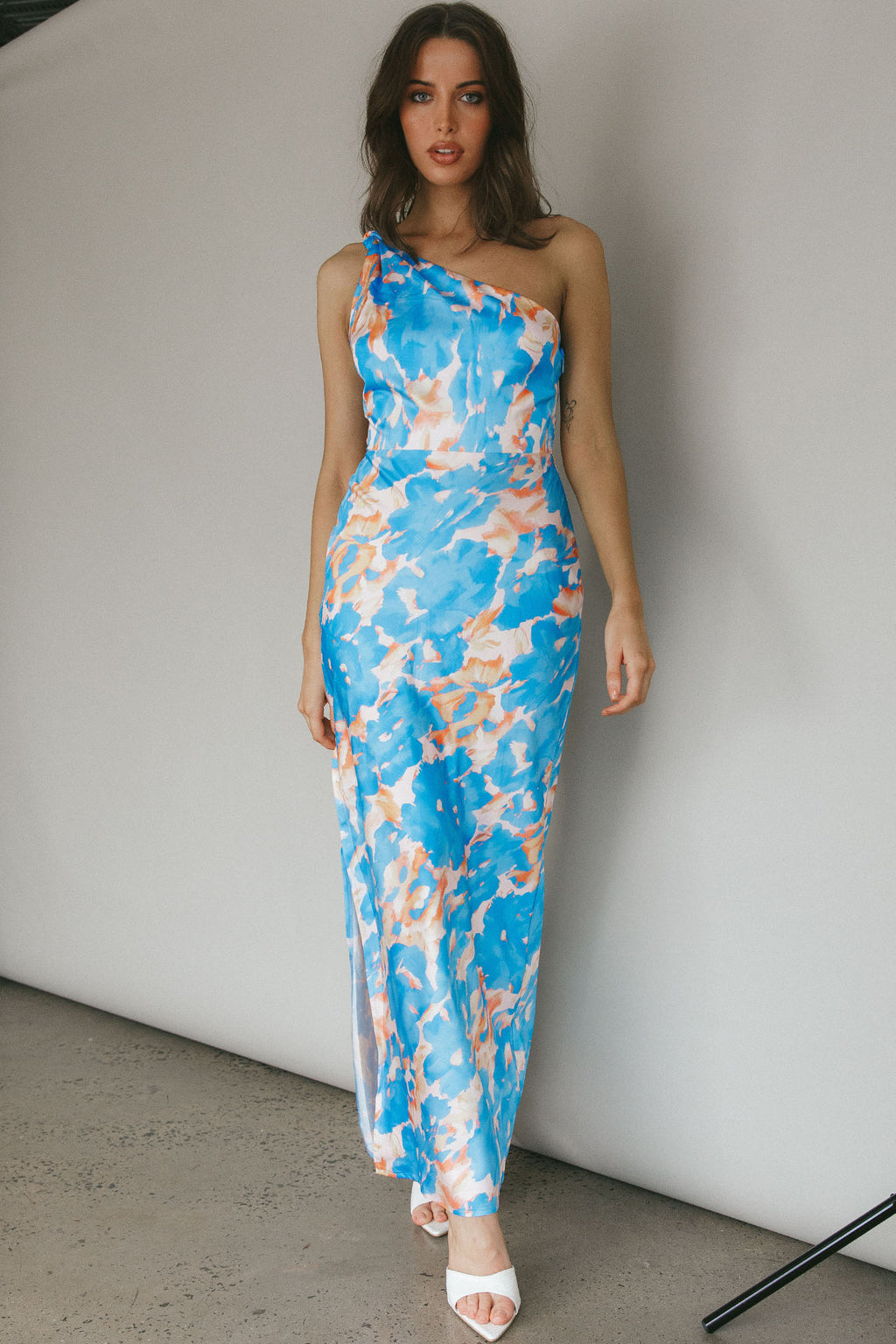 Portland One-Shoulder Maxi Dress Floral Blue by Selfie Leslie