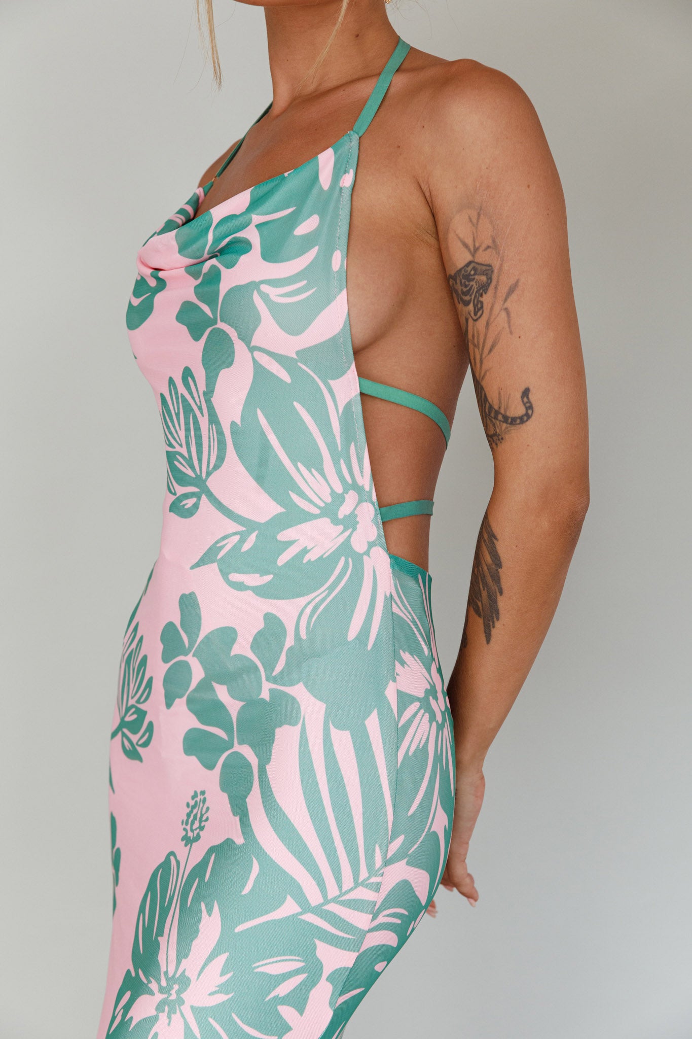 Fiji Feeling Midi Dress Tropical Pink by Selfie Leslie