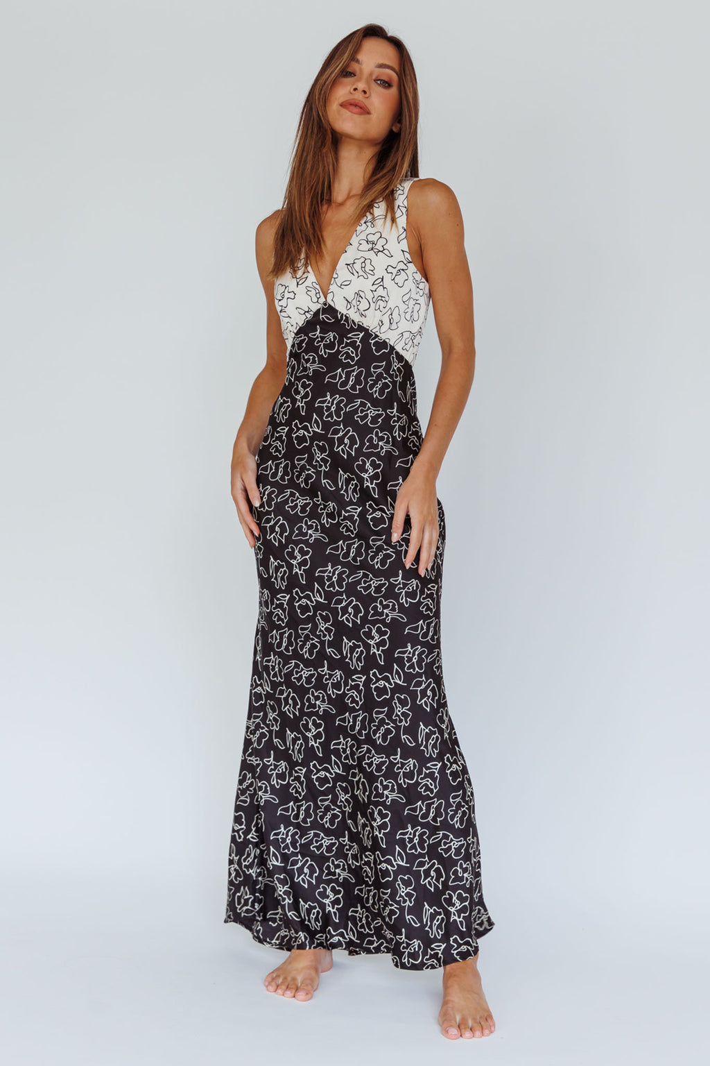Coucou V-Neckline Maxi Dress Floral White/Black by Selfie Leslie