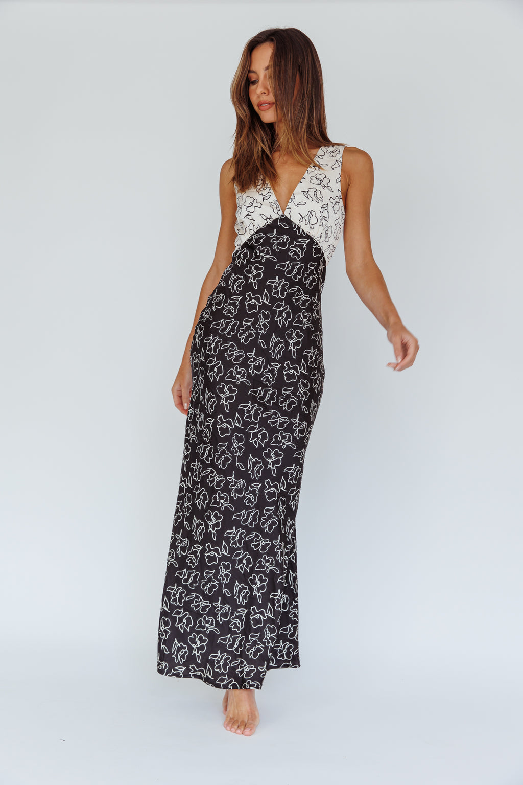 Coucou V-Neckline Maxi Dress Floral White/Black by Selfie Leslie