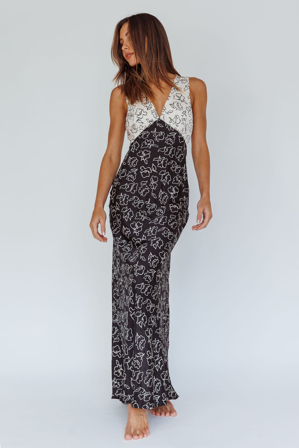 Coucou V-Neckline Maxi Dress Floral White/Black by Selfie Leslie